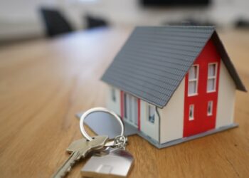 Selling a Short-Term Lease Flat?